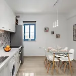 Blue Hues Apartman