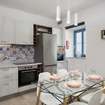 Blue Hues Apartman *