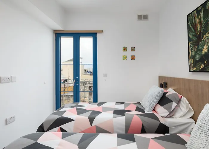 아파트 Blue Hues *