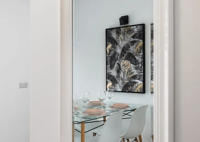 아파트 Blue Hues *