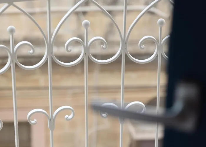 아파트 Blue Hues *